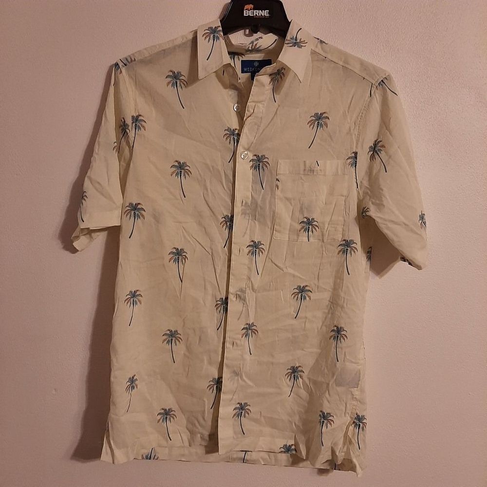 Weekender medium ivory palm tree button shirt